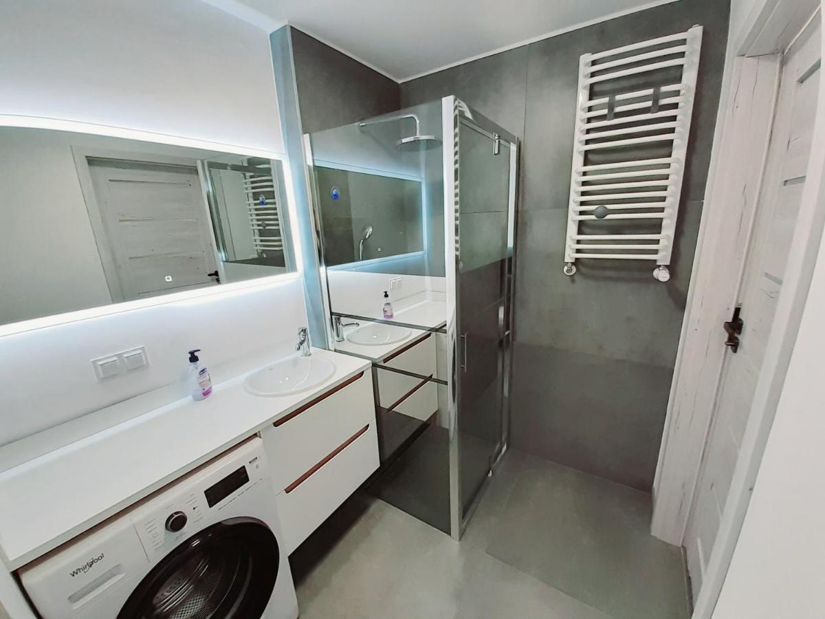 Apartamento Apartament Kapitanski Mostek 17A Z Widokiem Na Port I Latarnie Morska Oraz Garazem Kołobrzeg Exterior foto
